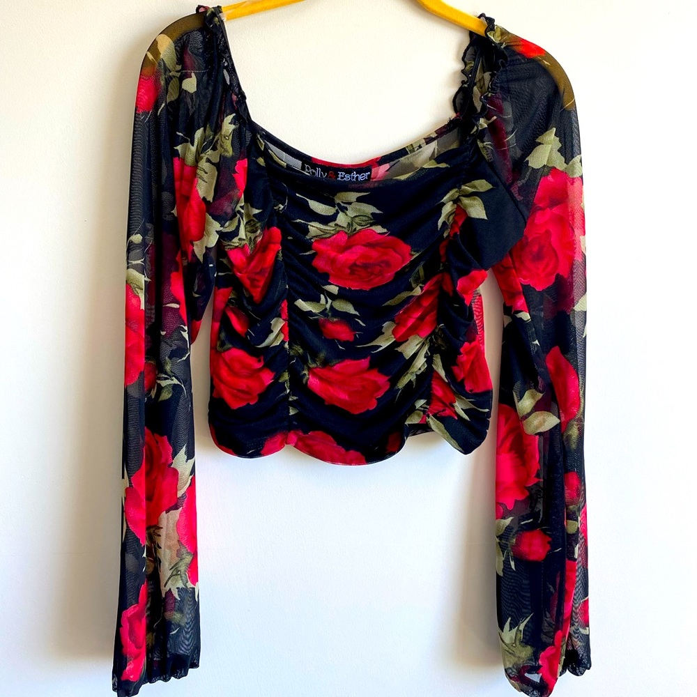 Long sleeved crop top Size: L